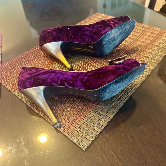 Chinese Laundry Purple Velvet with Gold Buckle Peep Toe Pumps in Size 10 - Picture 9 of 10